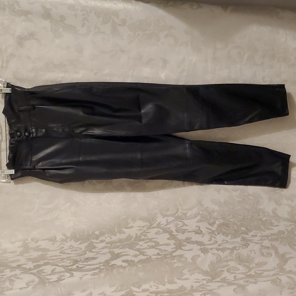 SZ. 2 WOMEN'S BB DAKOTA by: STEVE MADDEN FAUX LEATHER